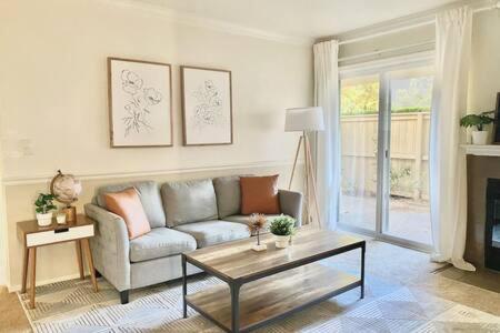 Experience Sacramento With Tranquil Lakeside Views Exterior photo