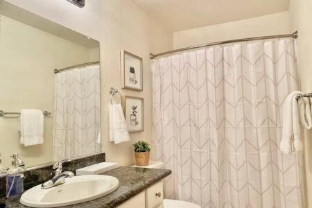 Experience Sacramento With Tranquil Lakeside Views Exterior photo